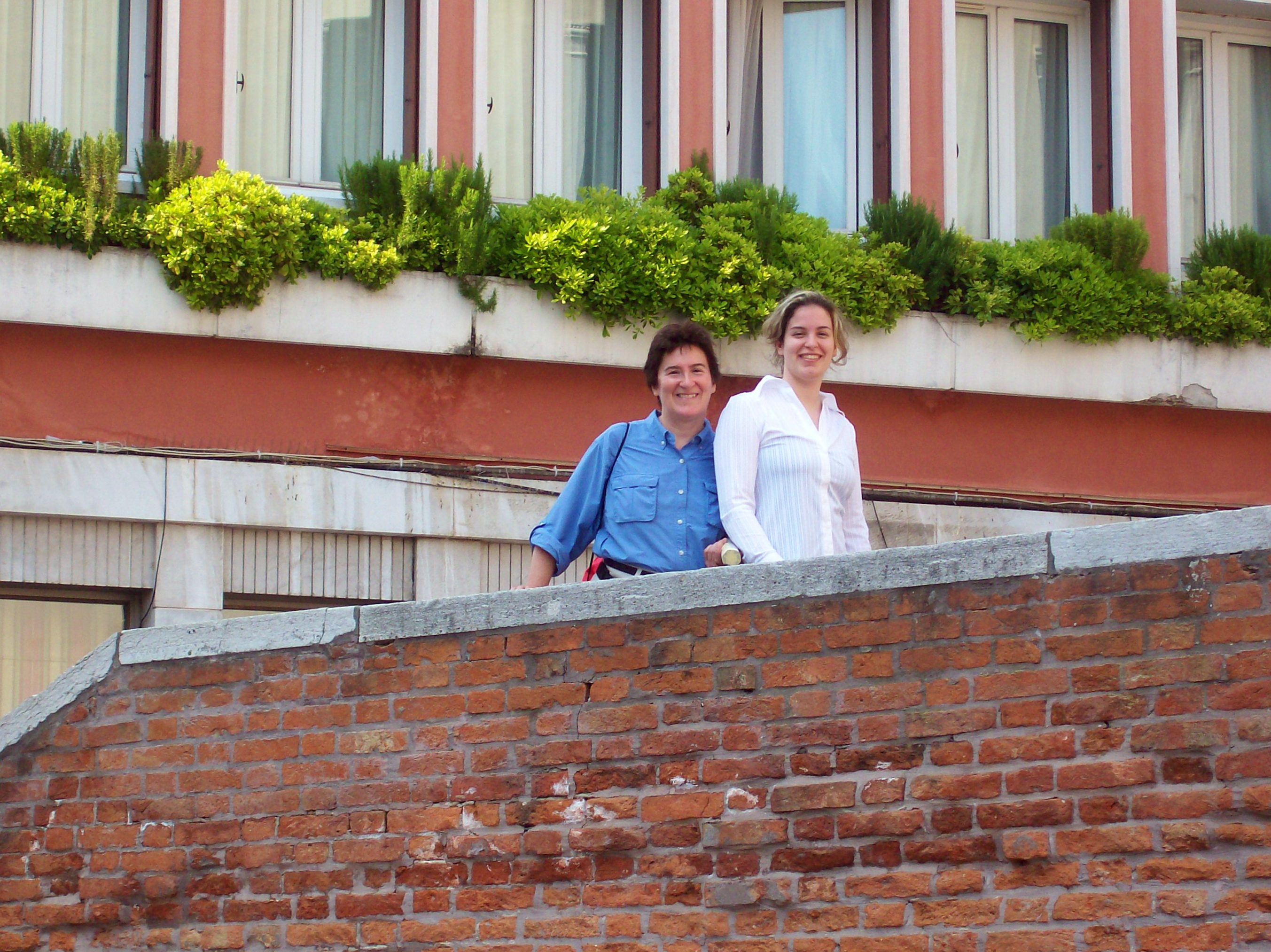 Kathy & Ariana near Piazzale Roma