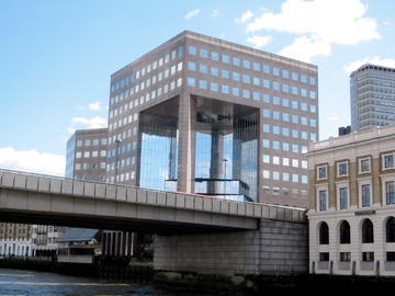 Thames-side Building