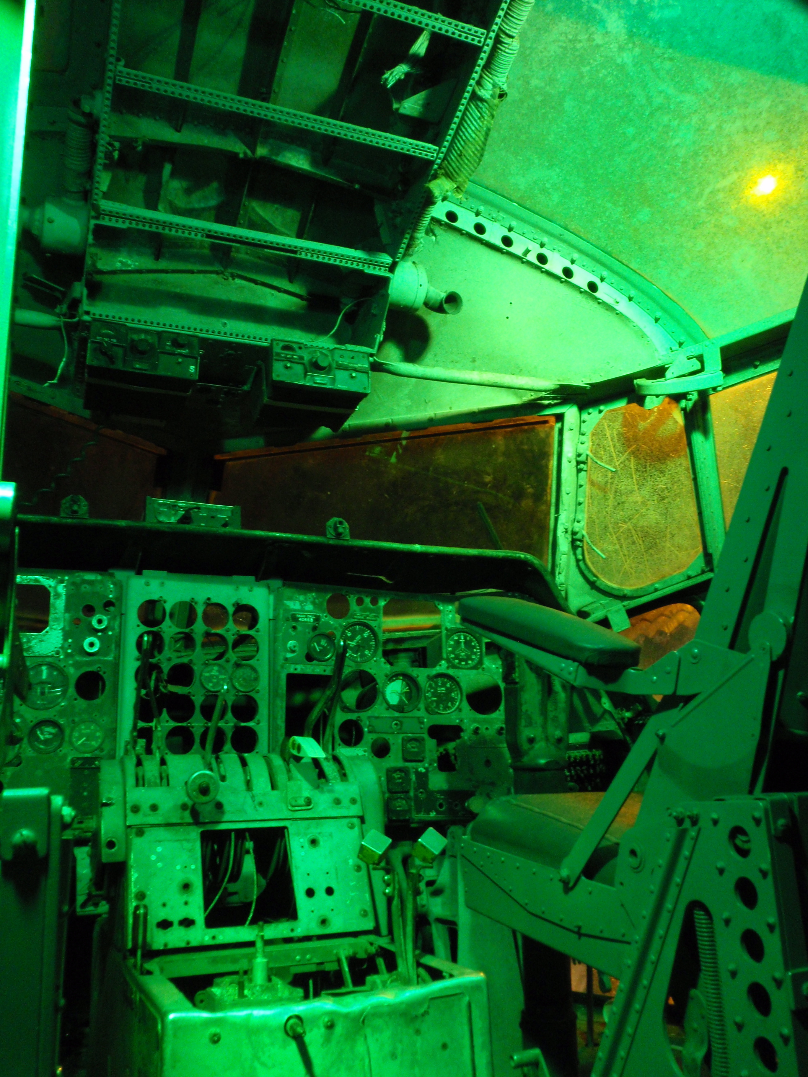 Cockpit of El Avion